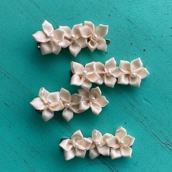 FLOWER Girl  Hair Clips Set of 4 - Picture 3 of 5